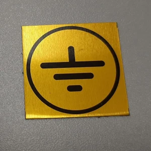 Знаки электробезопасности — Знак заземления — фото