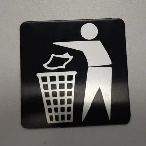 Знаки общественных мест — Табличка для места под мусор — фото